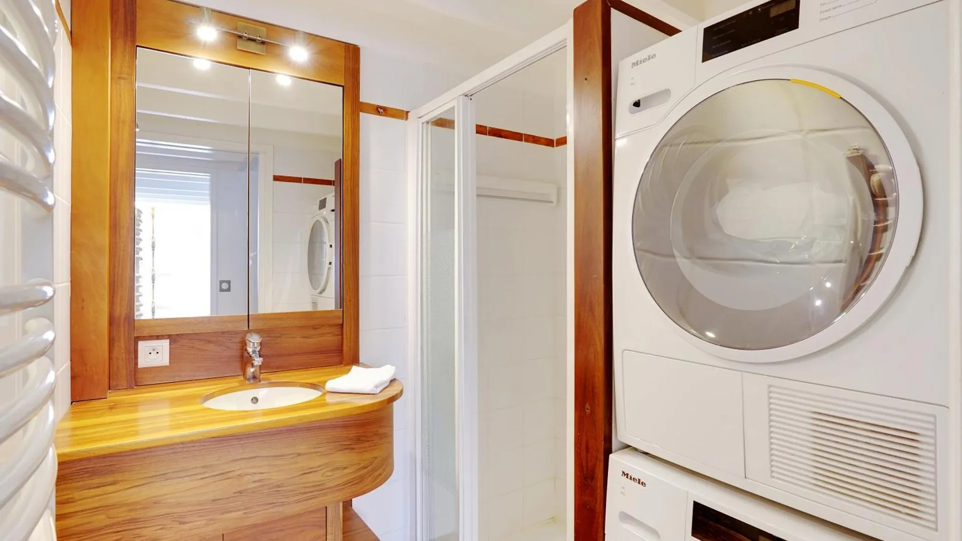 Apartment Ferienwohnung Ecrin Prive Au Parc Monceau Paris